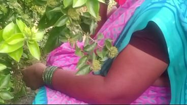 Bhabhi India Digarap Di Kebun Desa, Suara Desahan Bikin Malu Tetangga.