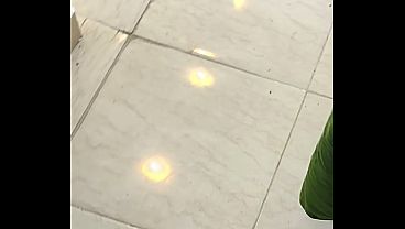 سباك وصاحبه ينيكو شرموطة مصرية نار وصوتها بيجنن وجسمها يلبن