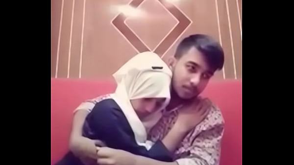 Desi Cewek & Cowok Lagi Ciuman Panas Di Kamar Hotel