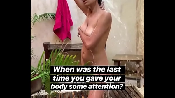 Desi Cewek Seksi Mandi Di Luar, Bikin Siapapun Ngiler Lihatnya.