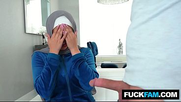 Tetangga Hijabi Kena Kejutan Kontol Besar Sophia Leone, Nicky Rebel