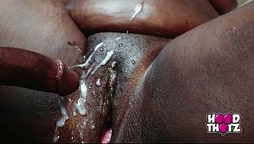 Dua Kontol Besar Lagi Ngewein Bokap Tiri Afrika Yang Montok Dan Gendut.