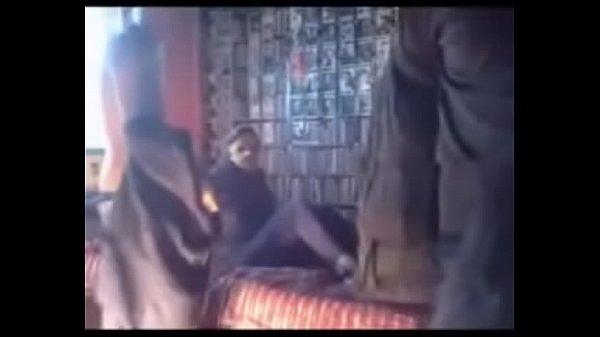 Pasangan Desi Ngewe Bertiga – Sesi Ngehe Bagian 1
