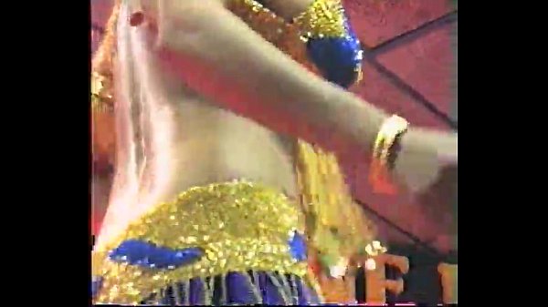 Tukang Striptis India Bikin Meleleh