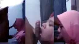 Bokep Pembantu Jilbab Hisep Kontol Sampe Muncrat