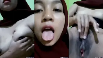 Cewek Hijab Ngebug Pamer Tete Terus Colmek Sampai Basah