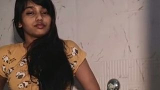Desi Cewek Lagi Ngelucu Baju Di Bawah Pancuran Kamar Mandi, Basah Kuyup Bikin Greget.