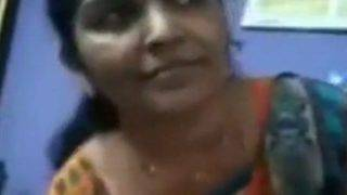 Tamil Aunty Buka Celana Dalam Pas Video Call, Goyang-goyang Bikin Makin Liar.