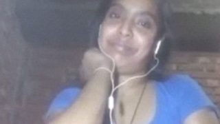 Tonton Video Call Cewek Desa Bangla Jari-jari Memek Basah