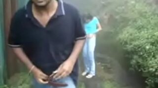 Video Mesum Pasangan Horny Ngewe Di Tengah Hujan Deras