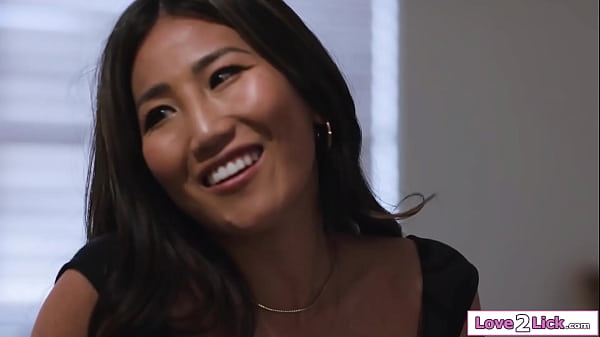 Mau Bikin Kenangan Lesbian Terakhir Di Kamar Lama Lo Yang Bikin Basah?