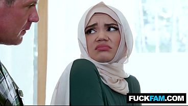 Ngentot Perdana Hijabi Mulus Sama Tukang Ledeng Gagah, Naudi Nala & Jason Sarcinelli