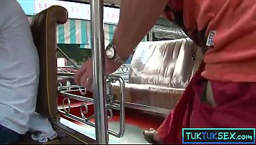 Ajak Mami Thailand Seksi Naik Tuk Tuk Buat Ngewe Seru