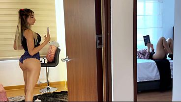 Ibu Mertua Seksi Ketahuan Ngocok Sambil Dengerin Erangan Dari Kamar Sebelah