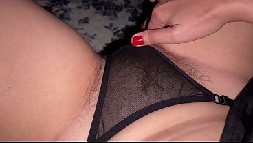 Tonton Ibu Nakal Ini Lagi Mainin Memek Bulu Lebatnya. Pov Dari Depannya.