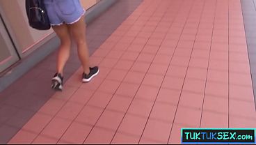 Gadis Thailand Murahan Digaet Di Tuk Tuk, Langsung Dibawa Ke Kamar Hotel Buat Mainin Tubuhnya.