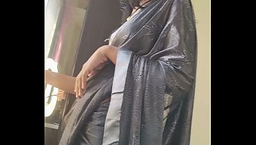 Shivani Bhabhi Maine Apne Pati Ke Dost Ke Saath Garam Karke Chod Diya.