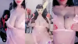 Guru Ezzha Pake Lingerie Transparan, Tembus Pandang Bikin Ngilu.