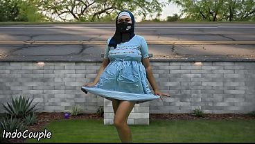 Hijab Pelajar Muslim Jogging Di Tempat Umum, Ngewe Cari Duit Di Pinggir Jalan.