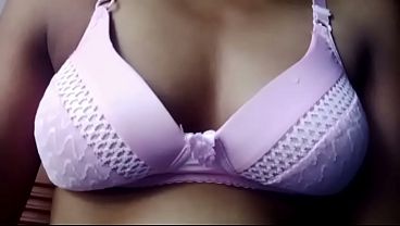 Malam Ini Gw Makan Nasi, Tapi Yang Bikin Panas Tuh Cewek India Seksi Banget, Bikin Pengen Gigit.