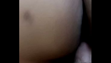 سكس عربي نار 🔥 جديد – شرموطة عربية طيزها ضخمة تركب زب عشيقها السعودي وتمصّه بكل جرأة