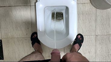 Istri Selingkuh Di Kamar Mandi Sama Tetangga Sambil Suami Pergi Kerja, Nafsu Gak Ketahan.
