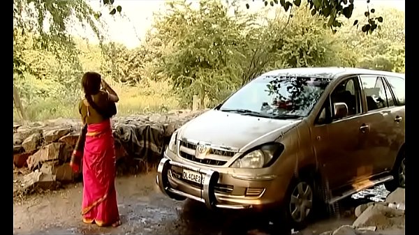 Desahan Basah Bhabhi Desa India Cuci Mobil, Adegan Penuh Nafsu Eksklusif, Wajib Tonton