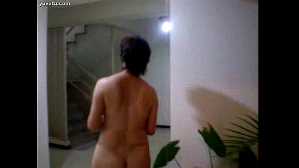 Mama China Tua Lagi Siram Tanaman, Bikin Basah Kuyup Sambil Mewek